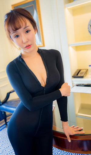 多人轮流进入花蕊