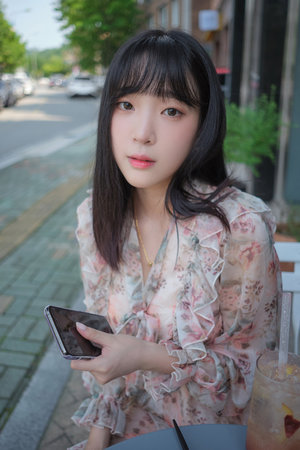 我尝到母亲的闺蜜的滋味