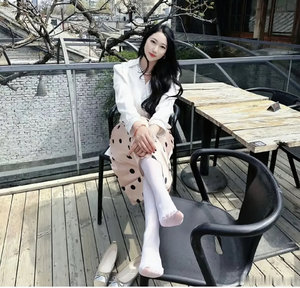女课代表趴开让男生诵